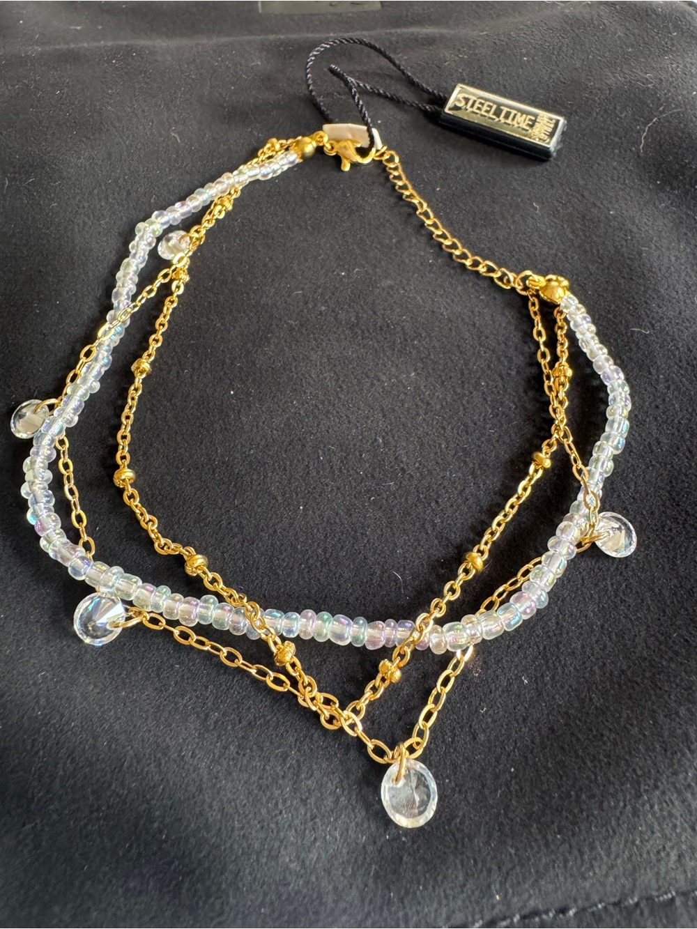 Source Unknown Gold-Tone Layered Bracelet with Iridescent Beads